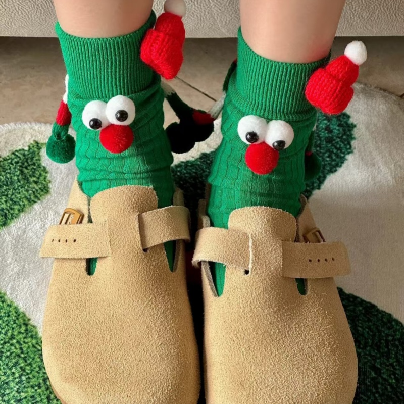 圣诞袜子女ins潮可爱搞怪情侣新年红色袜网红磁吸中筒卡通亲子袜