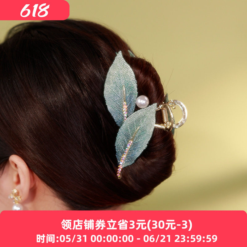 铂思亚手工刺绣绿叶抓夹女