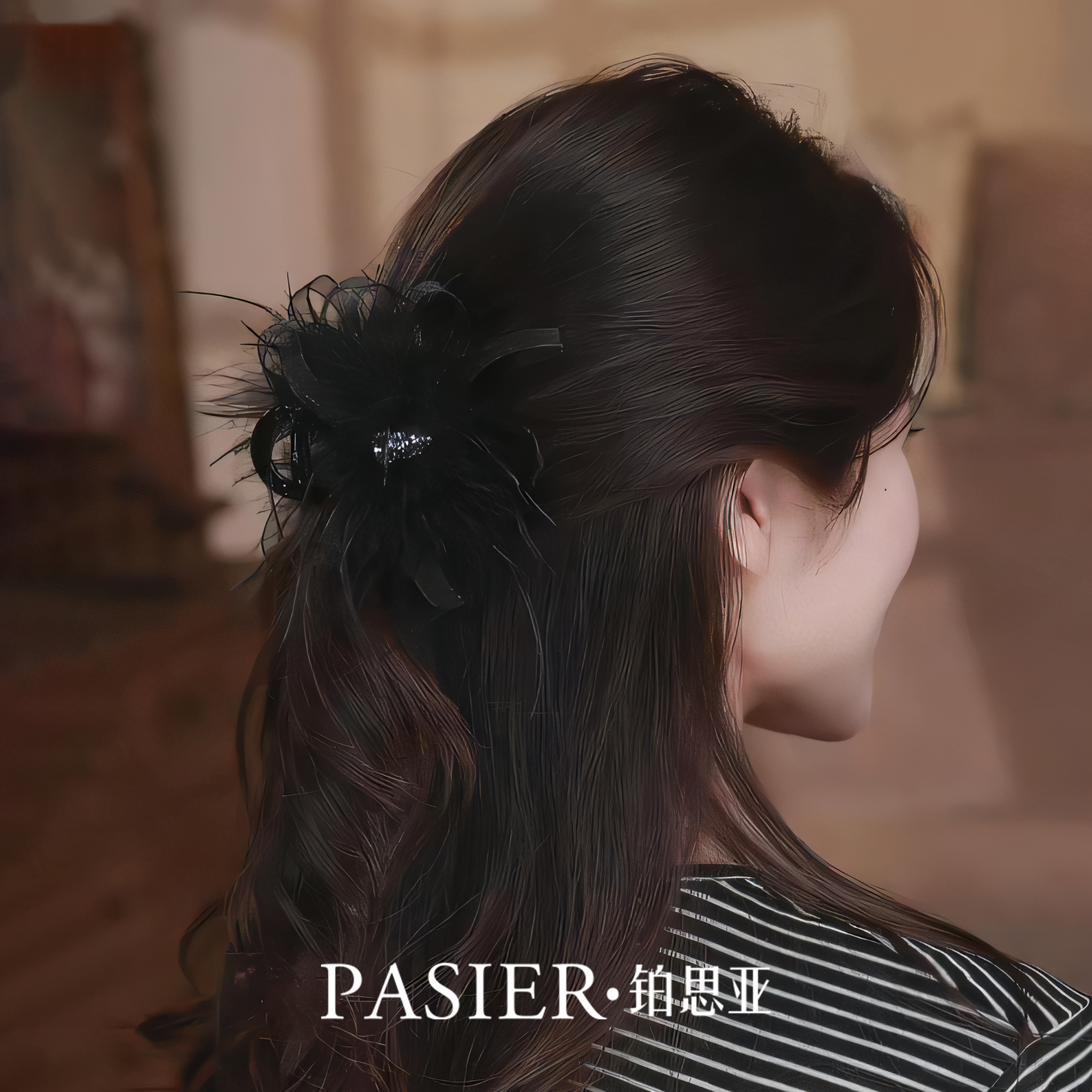 鉑思亞路易斯發(fā)夾女秋意羽妃羽毛抓夾氛圍感顯發(fā)量高顱頂鯊魚頭飾