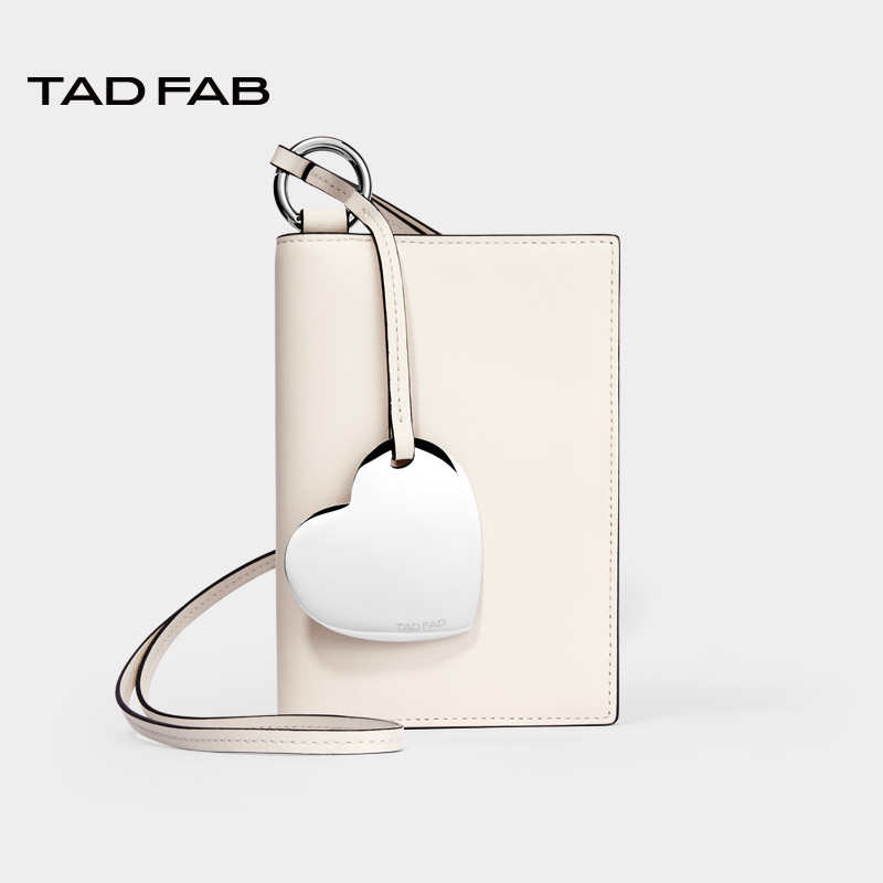 TAD FAB柔软⽜⽪护照包