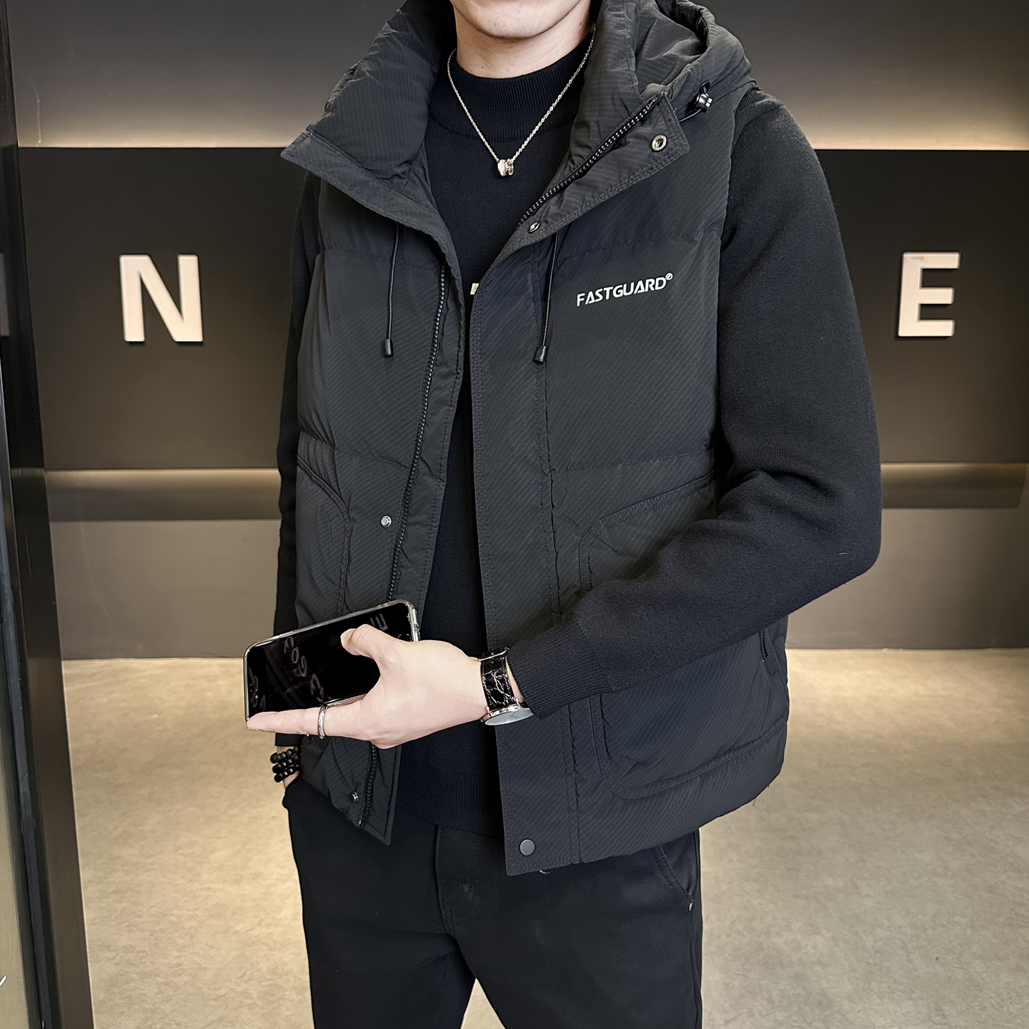 ins痞帅青春短款连帽羽绒马甲男