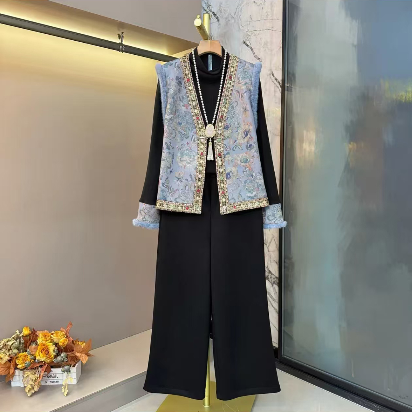 胖妹妹新中式时尚大码女装三件套复古刺绣长袖打底马甲裤子一整套