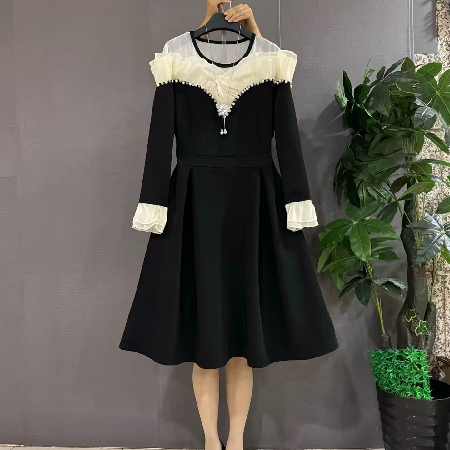 胖妹妹时尚圆领蕾丝拼接长款连衣裙时尚显瘦淑女裙子假两件遮肉裙