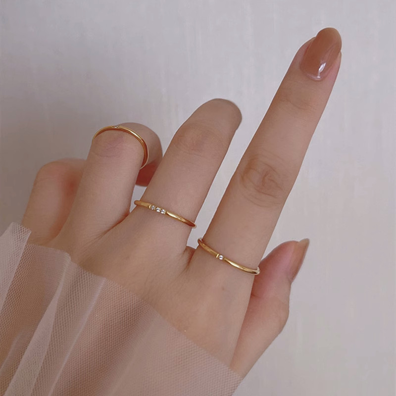 不掉色新款极细镶钻戒指女小素圈钛钢镀金小众设计学生指环送女友