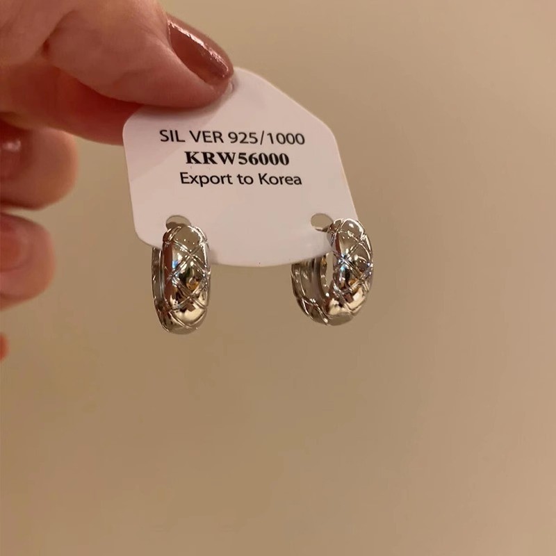 S925纯银小香风菱格纹圈圈耳环