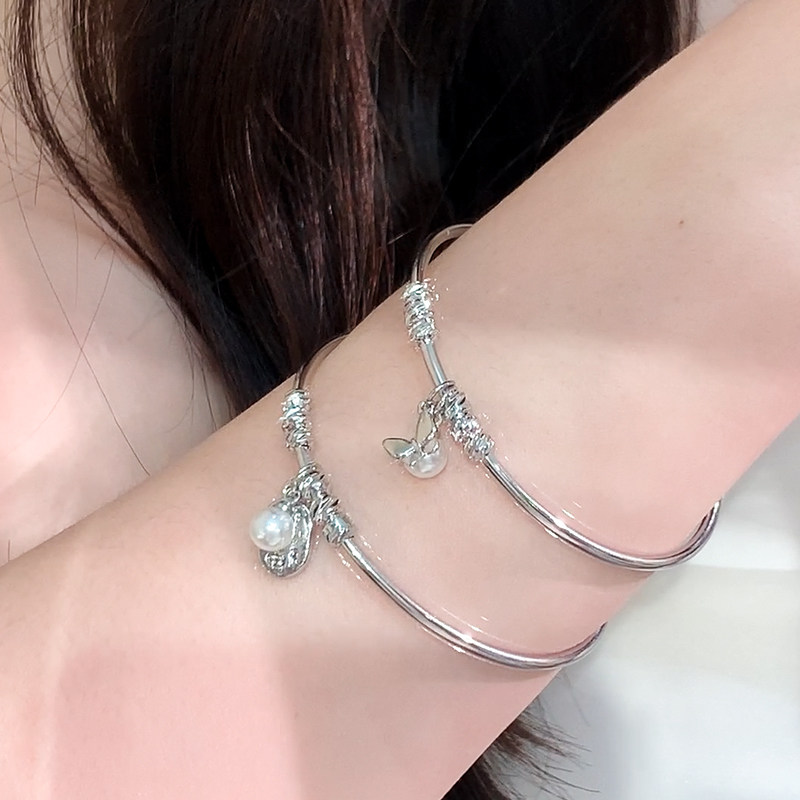 福牌珍珠素圈手镯女款蝴蝶开口银镯子小众设计高级感手链串手饰品