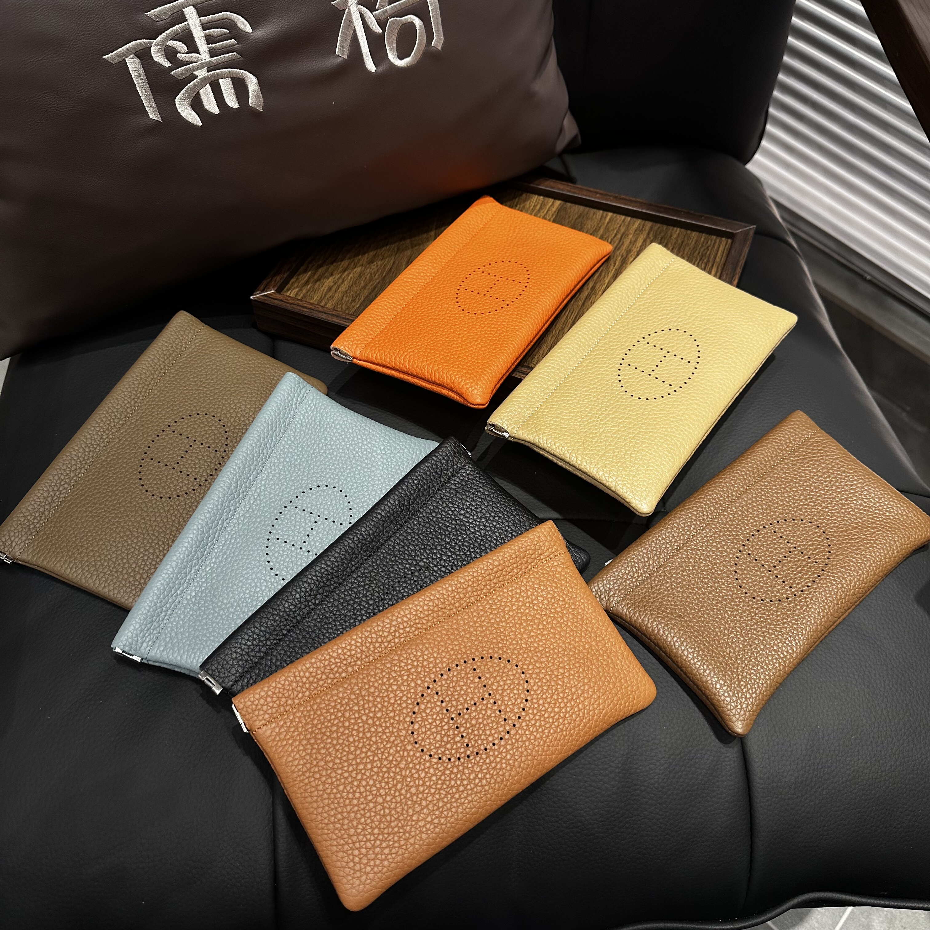 2025新款小众设计头层牛皮女包手拿包简约精致零钱包耳机口红收纳