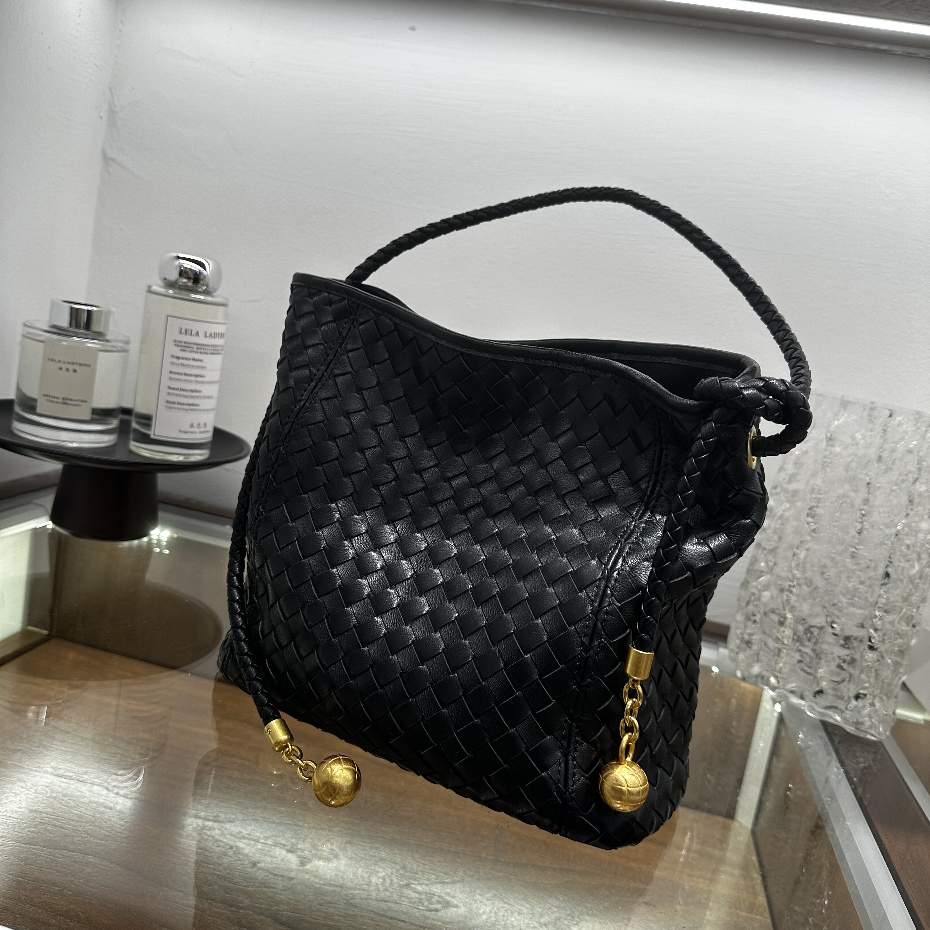 2025新款小众设计羊皮编织水桶包