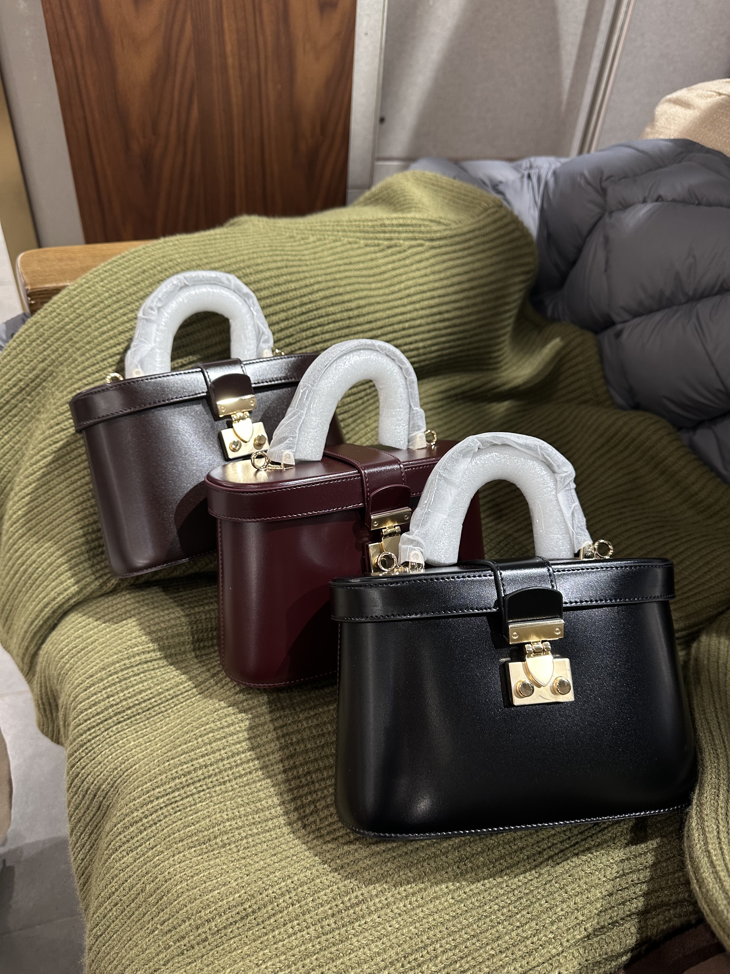 2025新牛皮小众设计化妆盒包女手提包简约百搭包斜挎包迷你盒子包