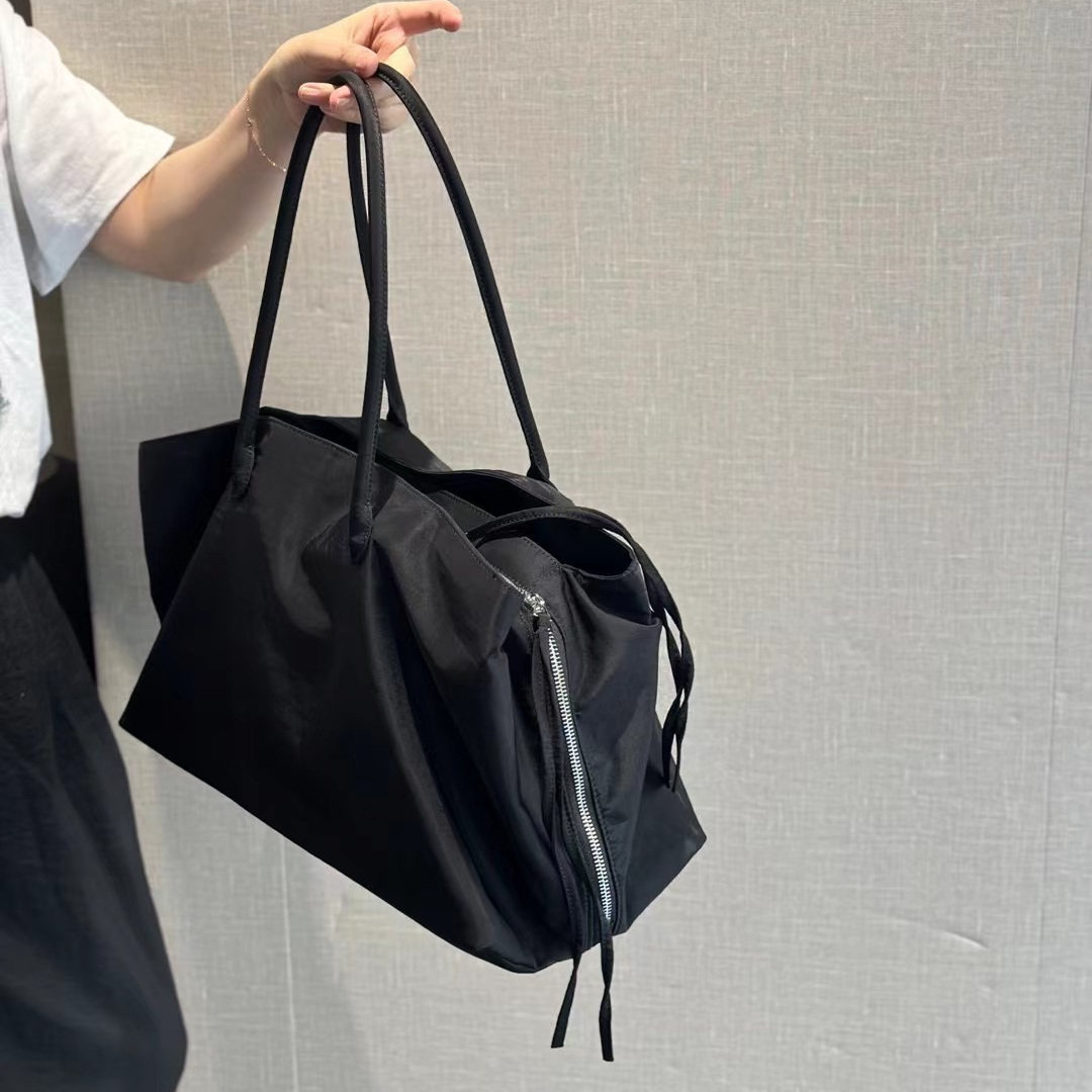 新款时尚百搭尼龙布单肩包小众娘娘同款手提包女轻便大容量旅行包