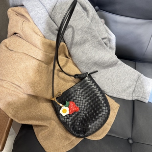 2026新款小众设计编织羊皮女包手提简约百搭包斜挎包轻奢水桶包