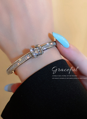 高级感钻石手镯女轻奢小众精致手环气质百搭手饰品配饰2025年新款