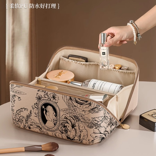 日本品质化妆包女2025新款高端大容量收纳包便携旅行洗漱包