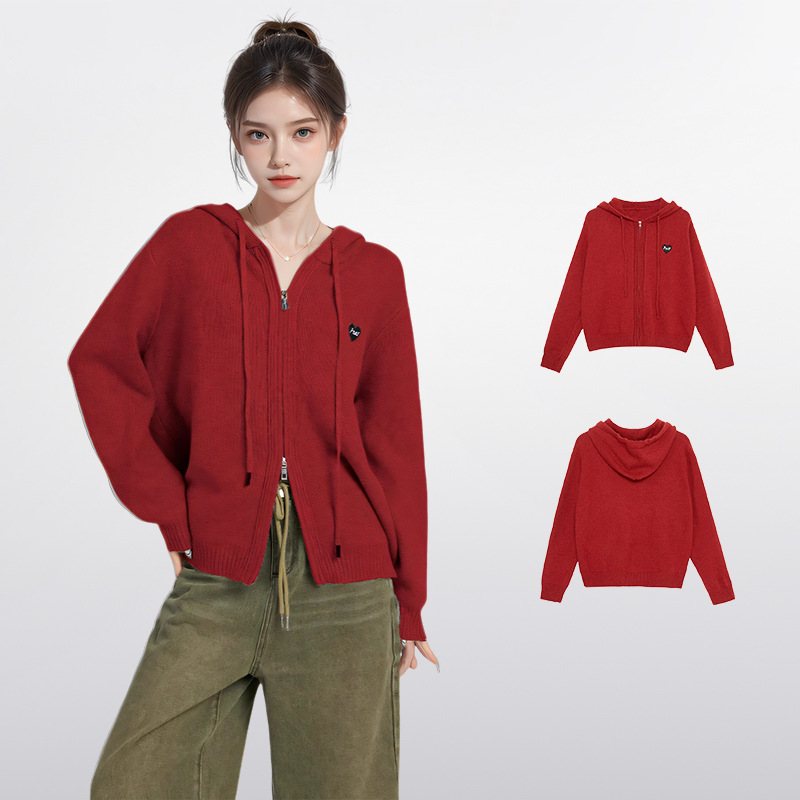 2024年红色拉链连帽毛衣外套女秋冬季加厚外穿慵懒风针织开衫上衣