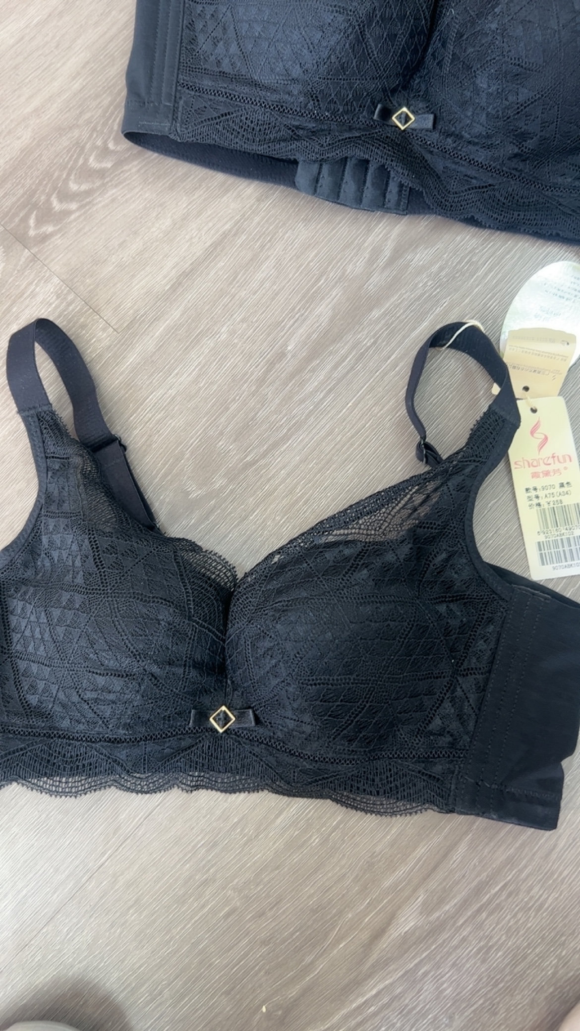 霞黛芳9070 A，B聚拢调整型内衣清仓促销活动