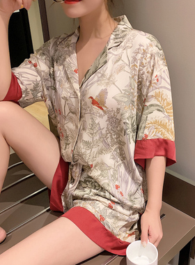 Printed lapel casual loose housewear印花翻领休闲宽松家居服女