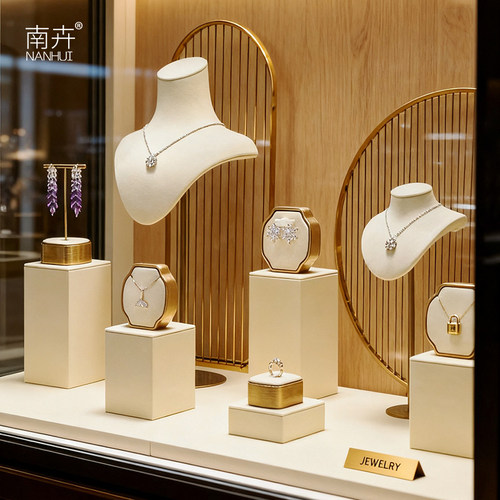 南卉橱窗珠宝展示道具