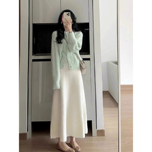 法式白色羊毛针织半身裙女秋冬款高级感气质a字裙小个子显瘦长裙