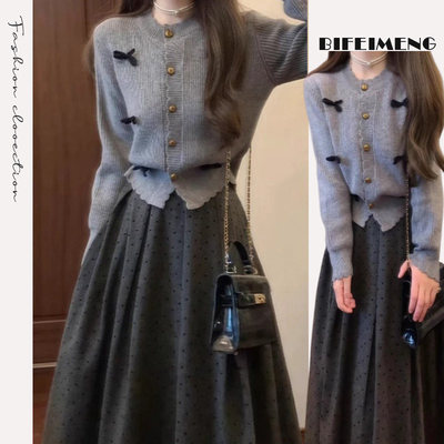 灰色针织毛衣搭半身连衣