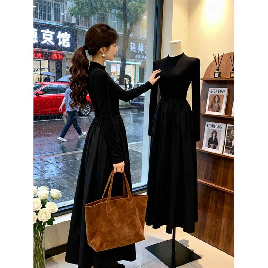 黑色针织连衣裙2025新款早秋赫本风高级感秋冬季内搭打底长款裙子