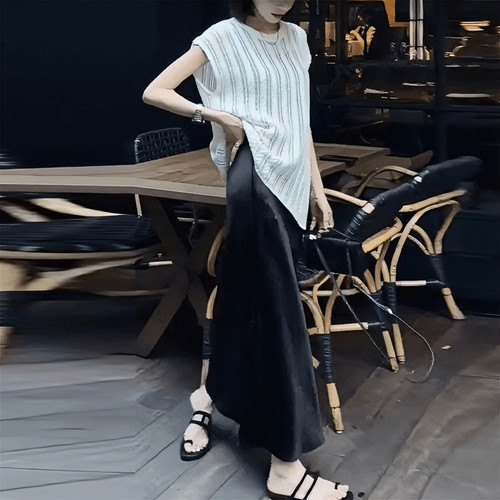 时尚设计感镂空上衣显瘦半身裙