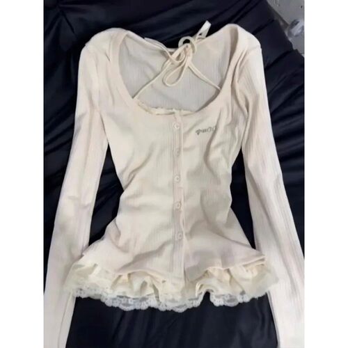 蕾丝低领拼接长袖上衣 Lace low neck spliced long sleeved top