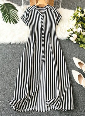 V-neck short sleeved buckle slit long skirtV领短袖排扣开叉裙