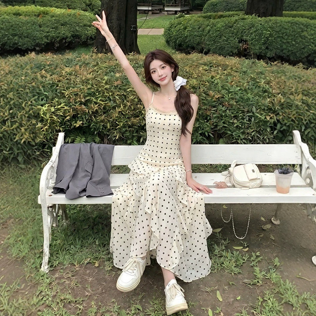 度假风法式波点吊带连衣裙女夏季荷叶边超仙裙子修身收腰a字长裙