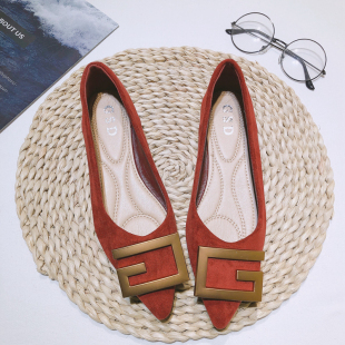 2021春季尖头单鞋女浅口平底鞋子方扣大码绒面软底红色孕妇结婚鞋