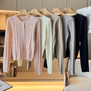 简约时尚 扭花圆领针织开衫 休闲舒适百搭纯色毛衣471612 女装 秋新款