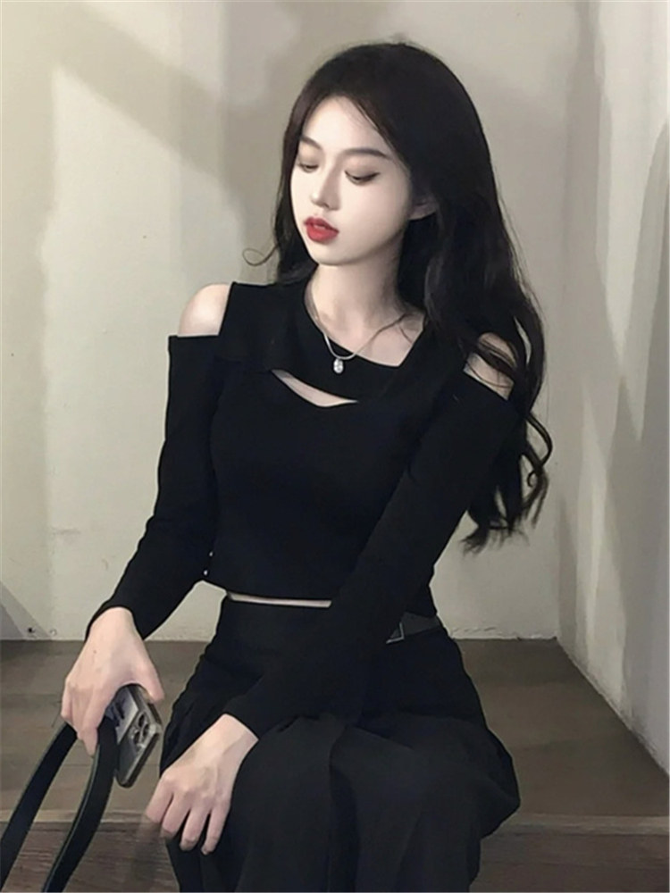 순수한 정욕 스타일의 여성용 틈새 디자인 오프 숄더 쇼트 블랙 긴팔 바닥 셔츠 티셔츠와 핫한 소녀들을 위한 시크한 상의