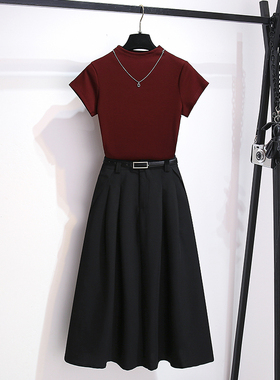 红色小半高领T恤搭配半身裙子女秋2025夏季新款减龄穿搭一整套装