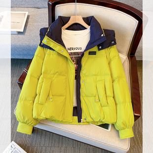 今年流行的爆款绿色连帽面包羽绒服女2025深冬季新款加厚保暖外套