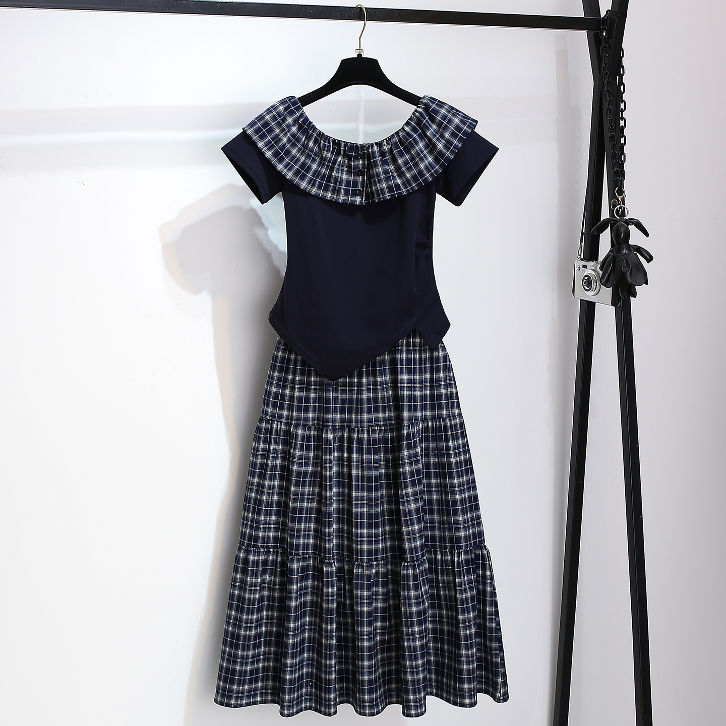 一字肩娃娃领短袖上衣格子半身裙