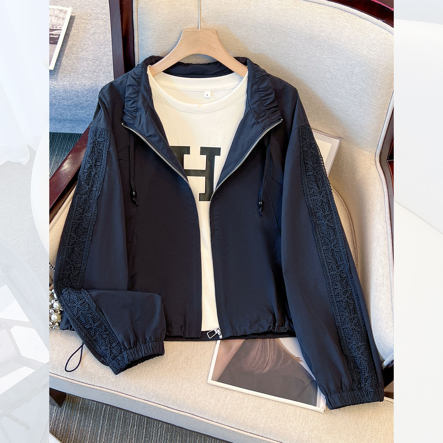 藏青色蕾丝拼接立领棒球服外套女图片