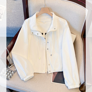 高级感洋气白色立领冲锋棒球服外套女2026春秋季新款高腰短款夹克