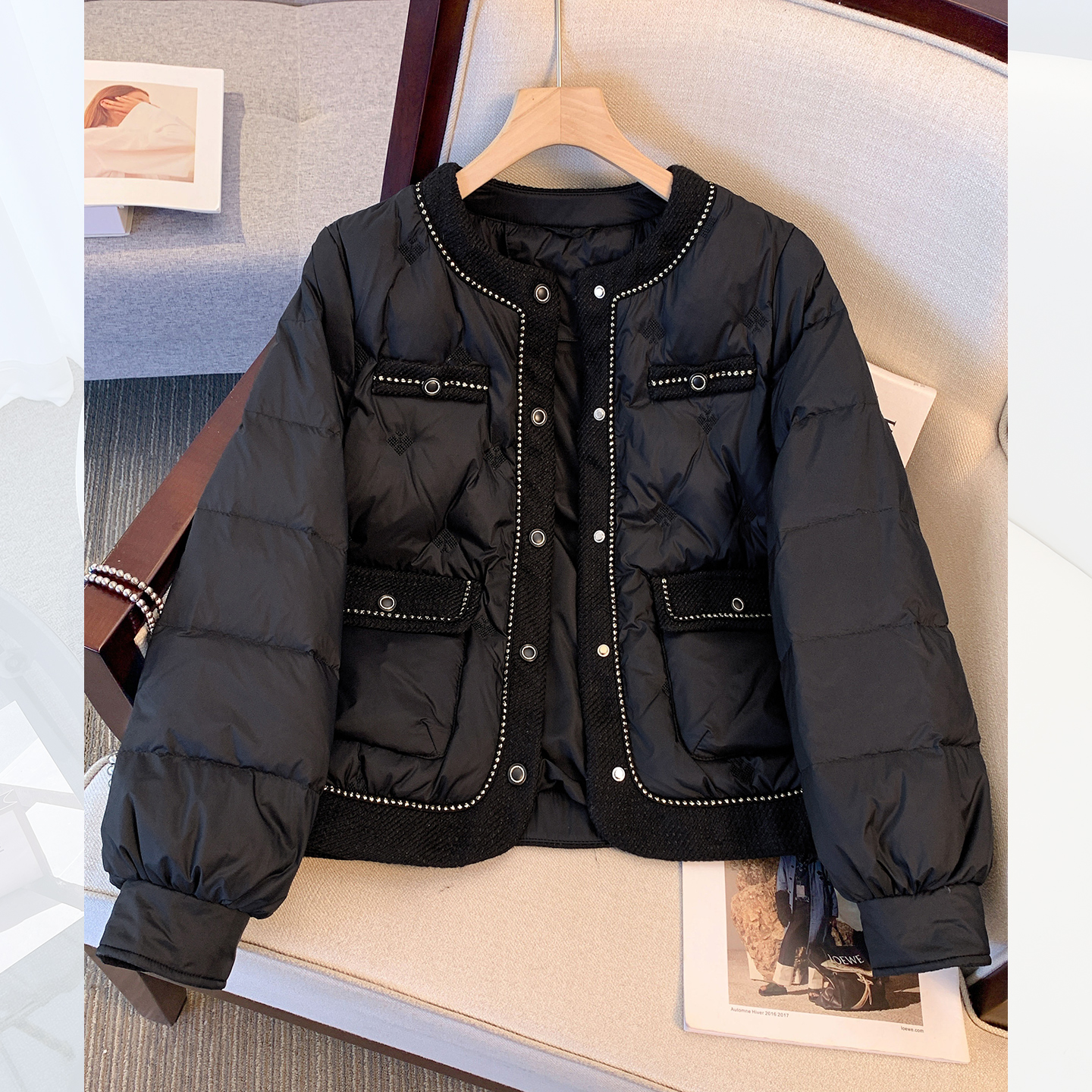 黑色小香风洋气轻薄短款羽绒服女