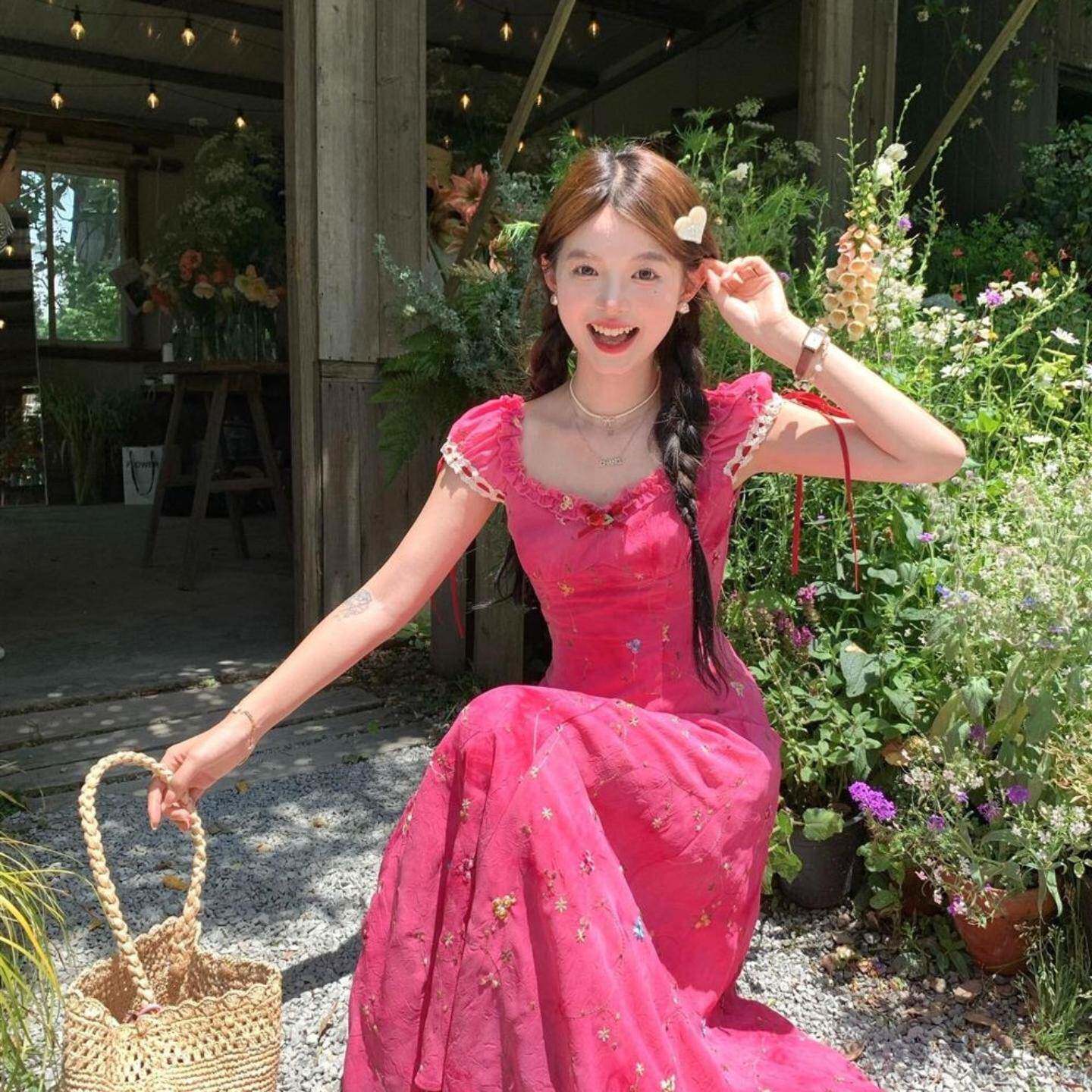 玫红色扎染刺绣法式长裙女夏款
