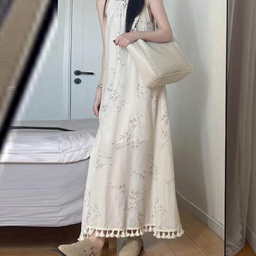 三亚挂脖连衣裙女夏季新款沙滩30