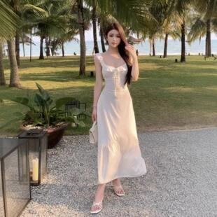 温柔风白色吊带露背连衣裙子女夏季新款海边出片仙女绝美长裙
