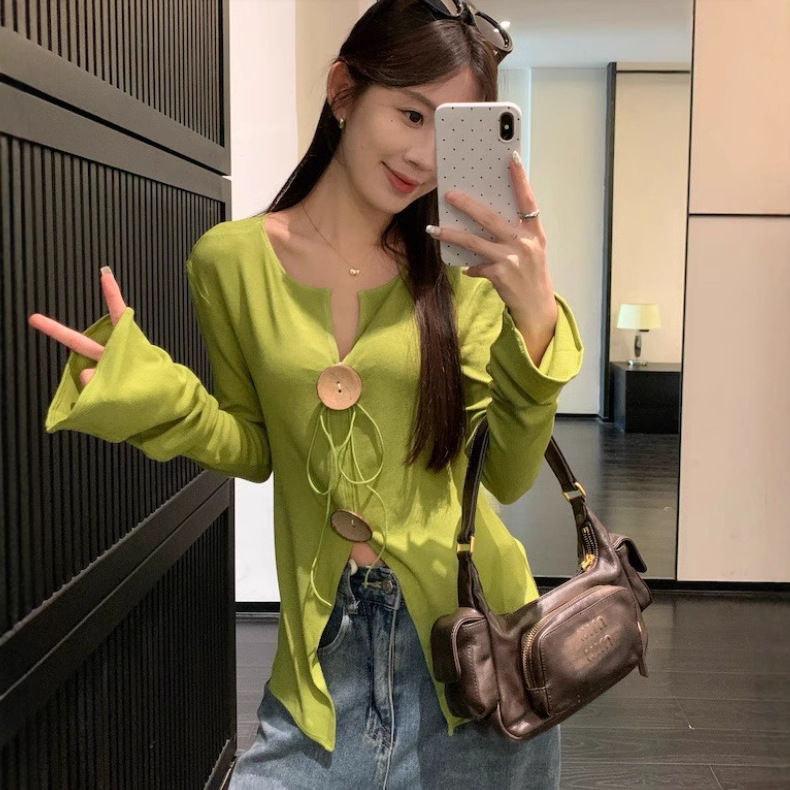 原版质量【上衣＋蕾丝】气质V领开叉喇叭袖T恤女设计感收腰长