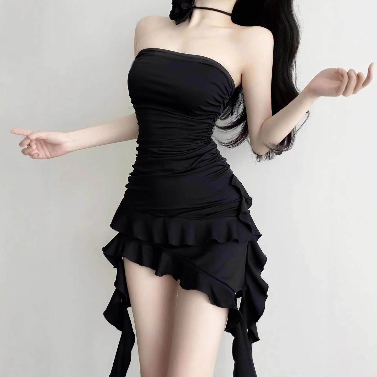 炸街甜辣妹黑色连衣裙女新款小众性感收腰显瘦不规则抹胸短裙