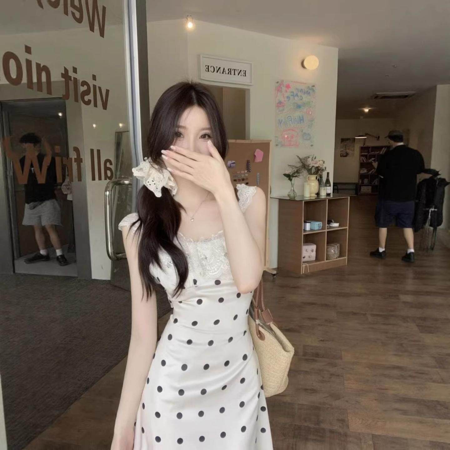 露背蕾丝波点连衣裙女夏季显瘦
