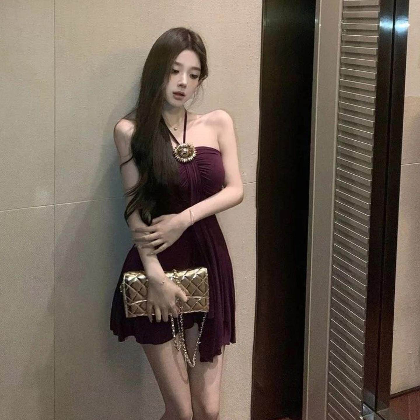 纯欲性感甜美御姐挂脖吊带抹胸连衣裙女秋收腰名媛气质A字短裙子