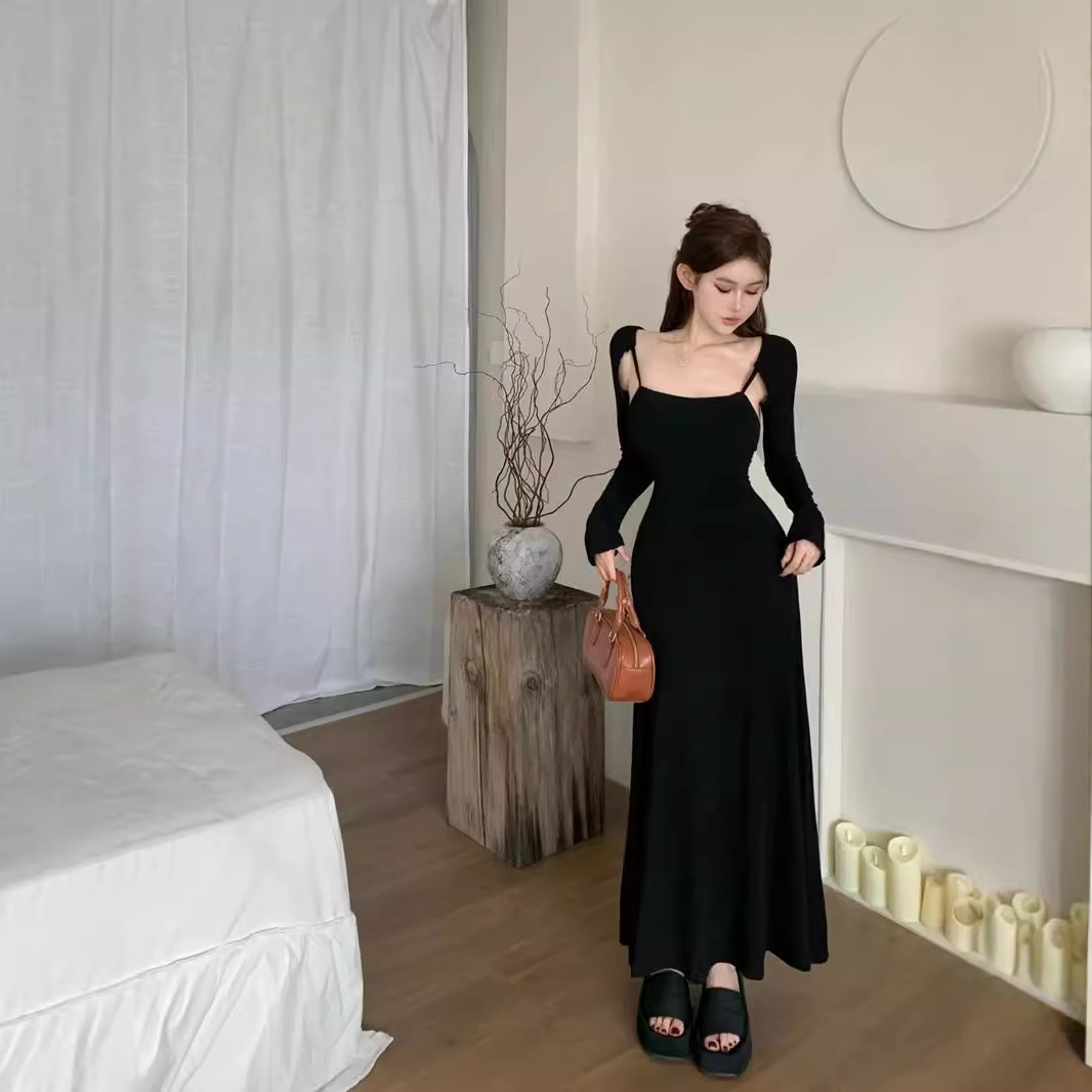 辣妹子早春新款黑色挂脖绑带露肩长袖紧身连衣裙女法式显瘦长裙
