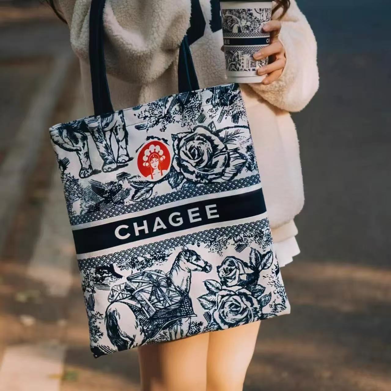 霸王茶姬大款软帆布袋