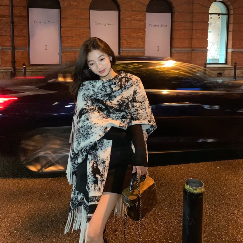 2024新款水墨画披肩秋冬季百搭