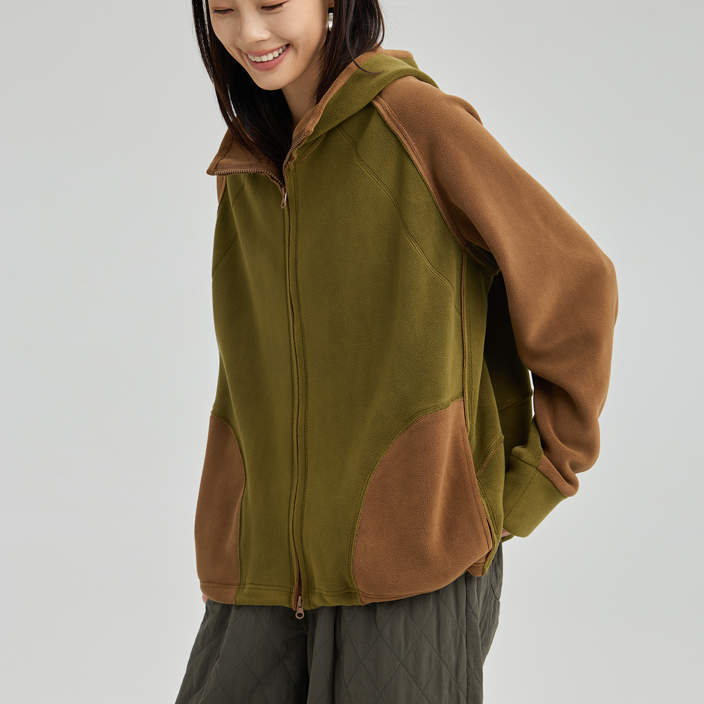 无色无味【都市绿洲】温暖亲肤撞色拼接摇粒绒短款外套女装上衣