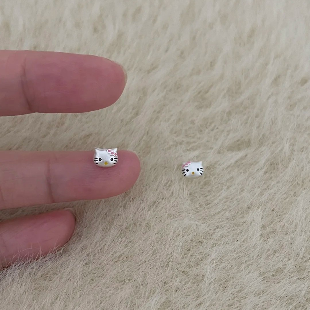 小红书爆款凯蒂猫耳钉磨