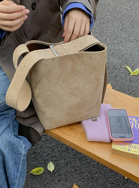 秋冬季爆款麂皮托特包包女大容量水桶包单肩腋下包百搭上班通勤包